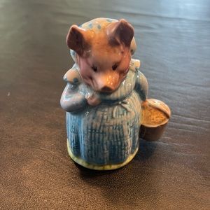 Beatrix Potter’s “Aunt Pettitoes”